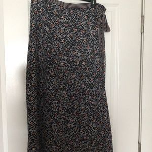 Max Studio Floral Faux Wrap Skirt Size Large black /white/ burgundy floral